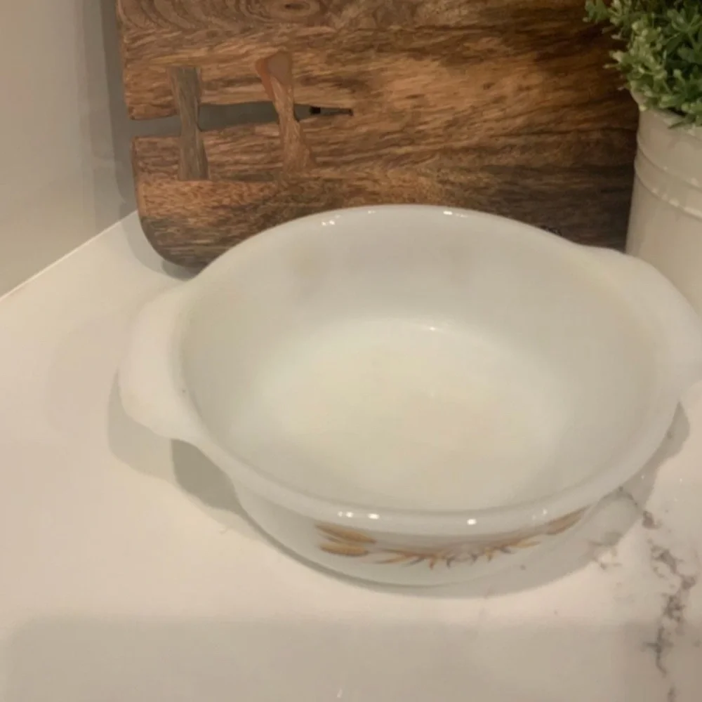vintage casserole Anchor Hocking Fire King  Milk Glass dish 1 1/2 quart